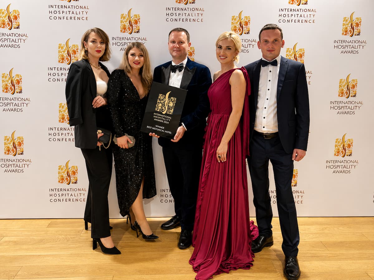 Нагорода у номінації BEST HISTORICAL HOTEL, фото BANKHOTEL